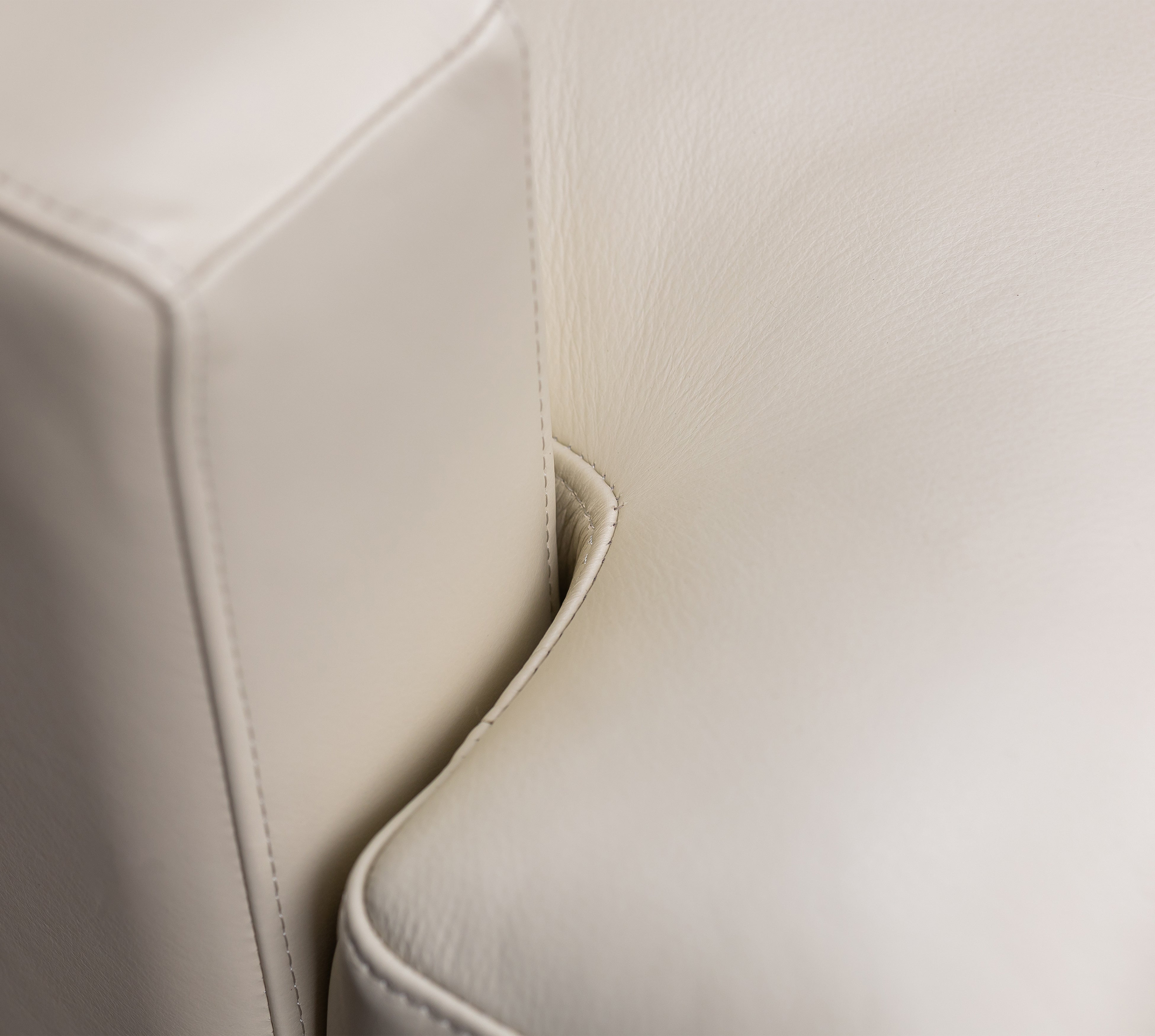 3103 REDDING CHAIR