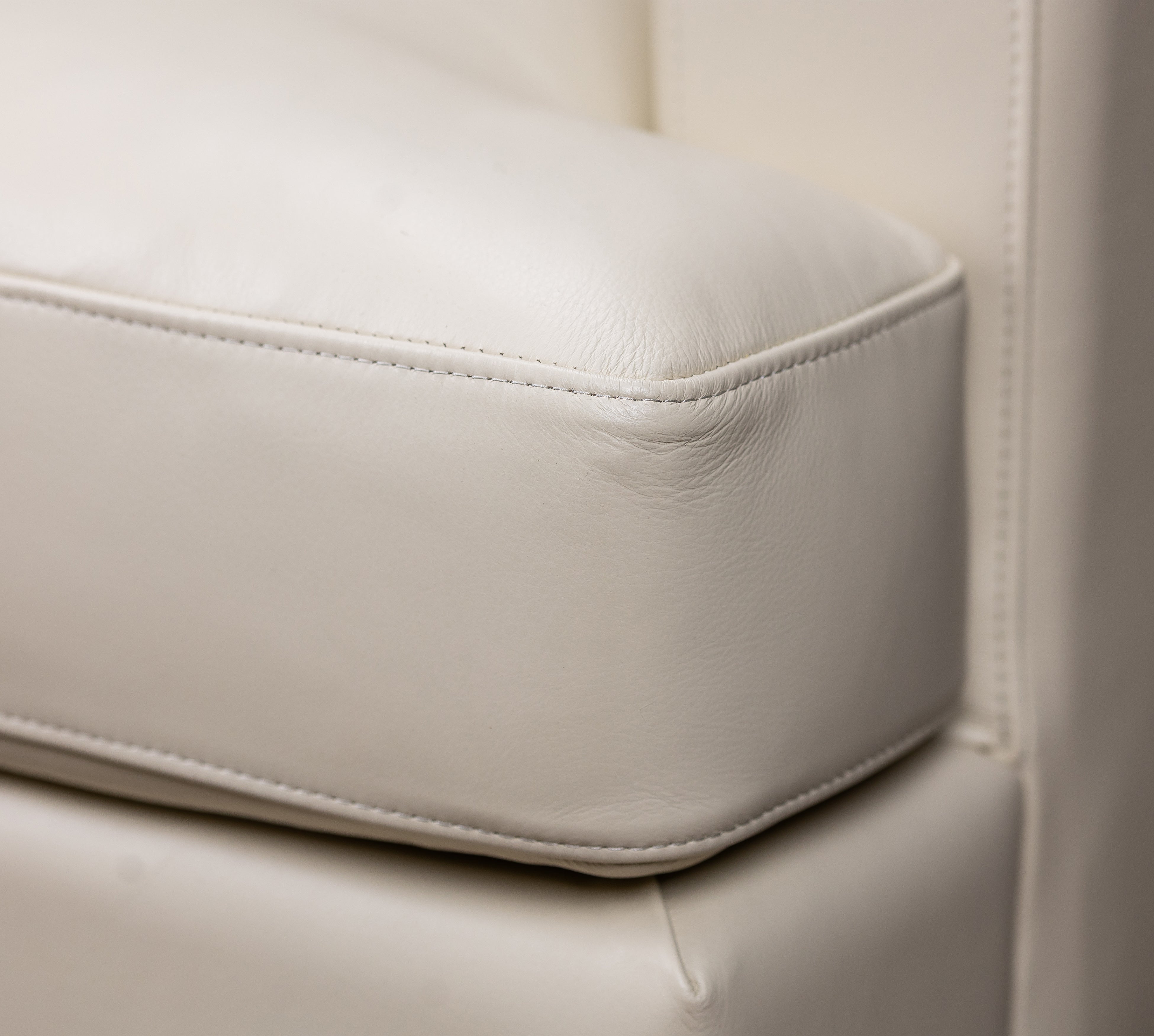 3103 REDDING CHAIR