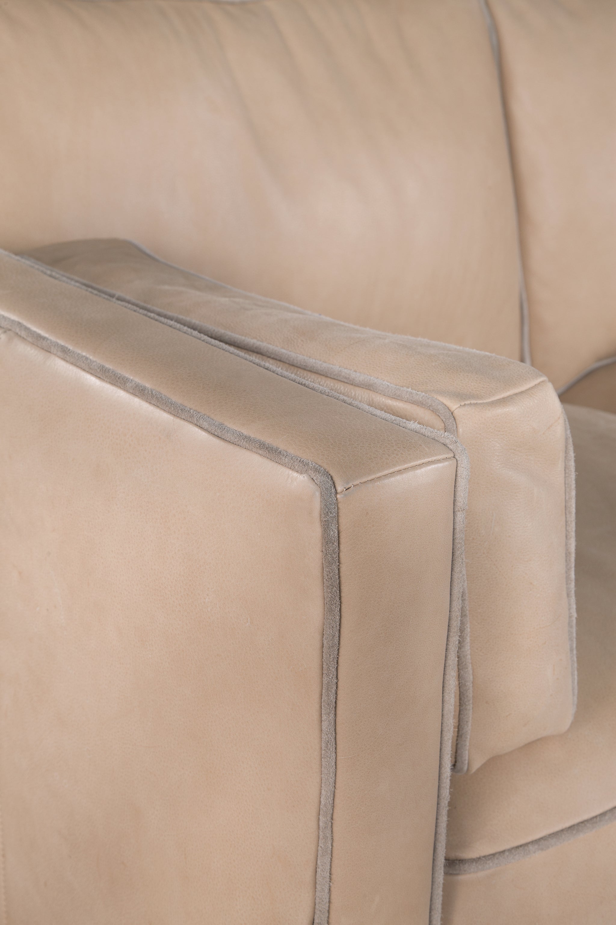 2187 RALEIGH SOFA