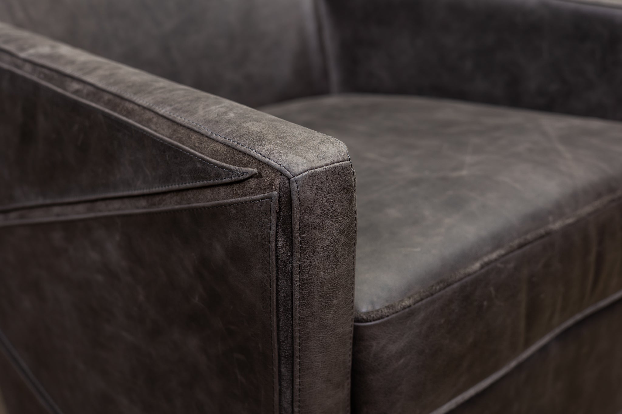 5215 PUZZLE SWIVEL CHAIR