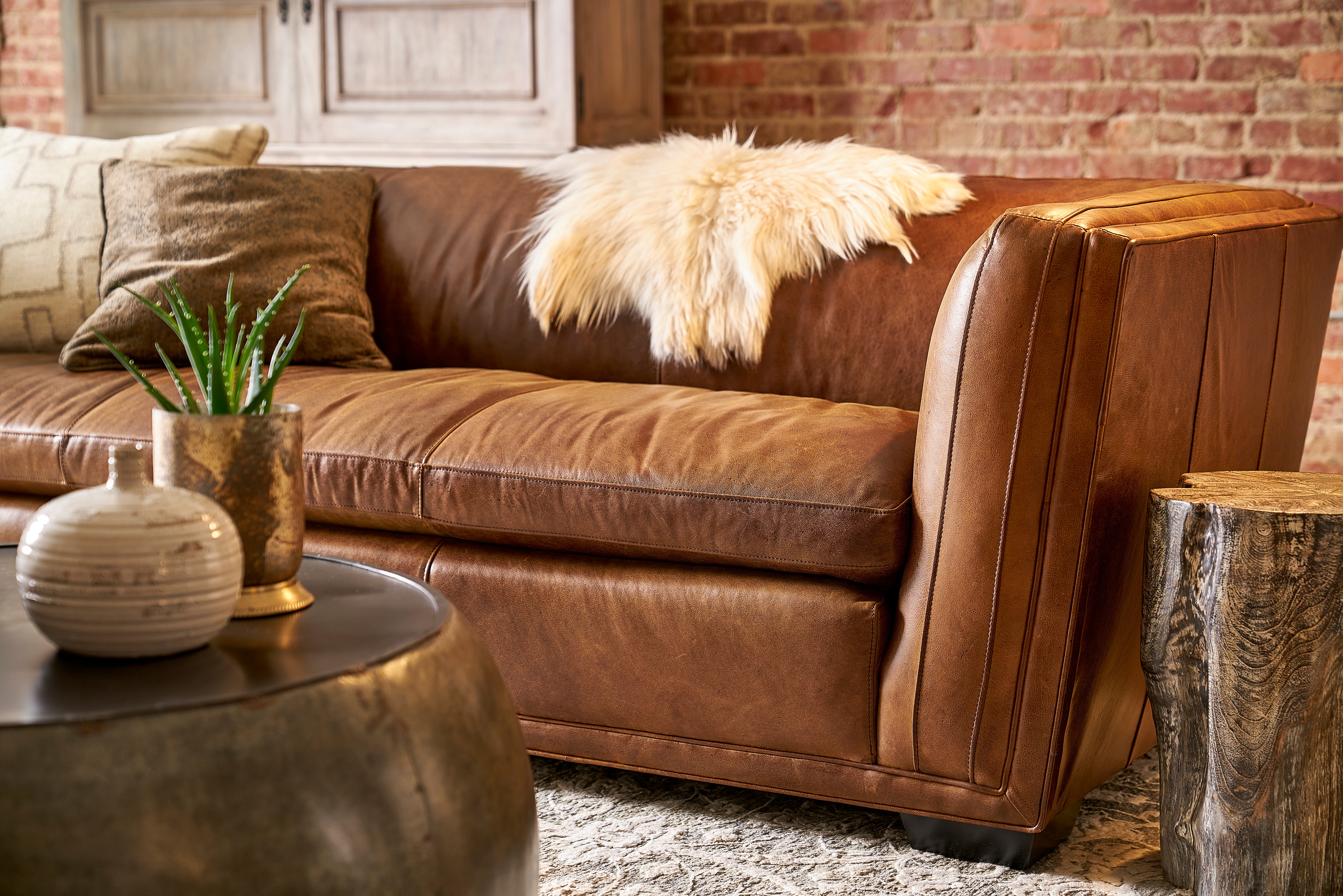 2041 GLORIA SOFA