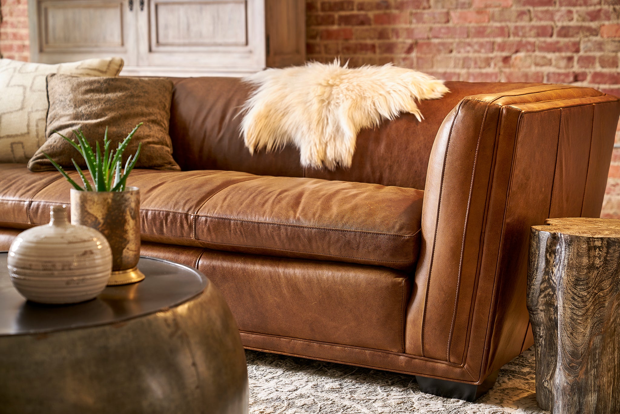 2041 GLORIA SOFA